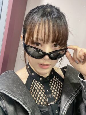 Miryo Instagram - 예쁘고 귀엽고 착한 천재 마법소녀 예나!🧚 항상 먼저 살갑게 다가와 주고 잘 챙겨줘서 너무 고마웠어🥰🥰 덕분에 즐거운 이틀이었어☺️ 예나는 정말 잘 하니까 앞으로도 좋은 일 가득 할 거야!! (그리구 너랑 셀피 찍으면 왜 다 잘나올까🤔 너무 좋아ㅋㅋ)
친절하게 끝까지 열성적으로 도와 주시고 챙겨 주신 모든 스텝분들께도 진심으로 감사드리구요😊
또 저의 오랜만의 음악방송 출연을 기쁘게 봐주시고 사랑해주신 모든 분들께도 너무너무 감사드립니다! 꺄아아아~😚😚😚😚

예나의 ‘너만 아니면 돼’ 음방 활동은 끝이 났지만 앞으로도 많이 들어 주시고 사랑해 주시구요, 예나도 더 많이 사랑해 주세요~! 사랑해용 뱌뱌🫶🏻