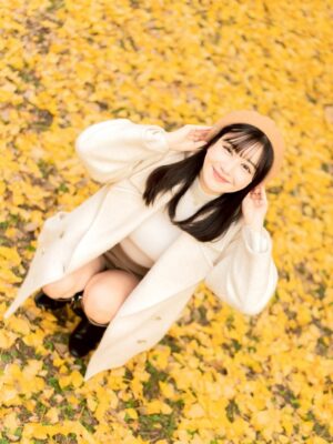 Misa Minami Instagram - 紅葉🍁好き

※AIじゃないよ

📸/ @photototo.10 🍁

#撮影　#モデル