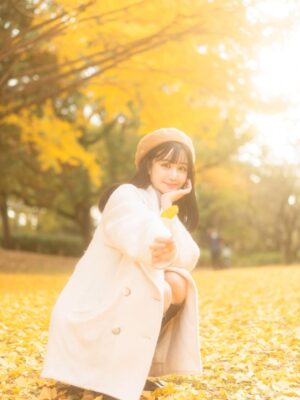 Misa Minami Instagram - 紅葉🍁好き

※AIじゃないよ

📸/ @photototo.10 🍁

#撮影　#モデル