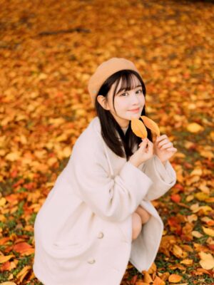 Misa Minami Instagram - 紅葉🍁好き

※AIじゃないよ

📸/ @photototo.10 🍁

#撮影　#モデル