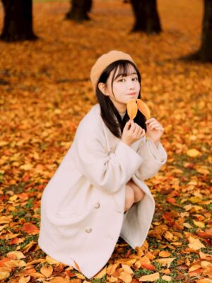 Misa Minami Instagram - 紅葉🍁好き

※AIじゃないよ

📸/ @photototo.10 🍁

#撮影　#モデル