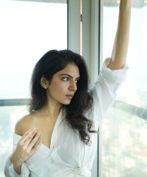 Misha Narang Instagram - ✨

#vibe #mishanarang 

📸: @shubham_m_mulay_dop13