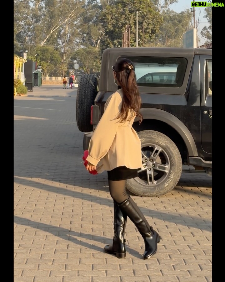 Miss Taanii - 1.9K Likes - 24 🎂 
.
.
Outfit by:- @museoutfitters 
#birthdaypic #ootd #winterwear #instapic #picofthday #outfitoftheday #pinterestinspo #grwm #birthdayoutfit #coatwinter #winteressentials