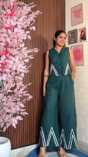 Miss Taanii Instagram - Comfy sets 💫Comment for the Links 🩷
COORD SETS FROM FLIPKART 
.
.
.
Top and bottom sets crop tops palazzos western college wear viral trendy co-ord sets coordinate sets flipkart haul 
#coordsets #topandbottomset #collegewear