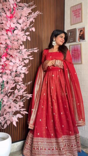 Miss Taanii Instagram - Pretty suits 🫶🏻♥️Comment “suit” for links ✨
ANARKALI KURTA SETS FROM FLIPKART
.
.
.
Wedding suits ethnic wear flipkart haul flared suits organza Georgette suits 
#flipkarthaul #ethnicwear #afforɗablefashion