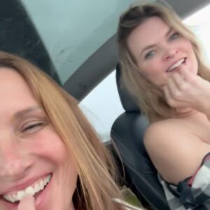 Missi Pyle Instagram - Shit, ya’ll…. THANK YOU @pappyandharriets and @jackrabbit.band.la for having us sing our lil hearts out 🫶 Just an easy lovin’ place to sit down