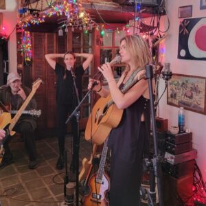 Missi Pyle Instagram - Shit, ya’ll…. THANK YOU @pappyandharriets and @jackrabbit.band.la for having us sing our lil hearts out 🫶 Just an easy lovin’ place to sit down