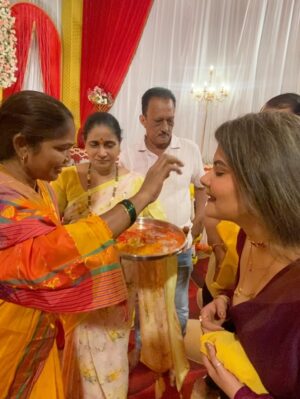 Mithila Purohit Instagram - Shubh Durga Ashtami 🙏✨
.
#DurgaPuja #MaaDurga #FestiveVibes #Blessings #thebandragirl #mithilapurohit #durgaashtami