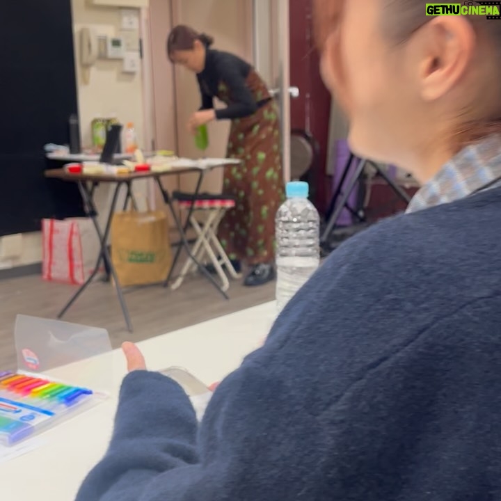 Moeka Shiotsuka - 21.9K Likes - 12月、もうすこし
まほうがつかえるの衣装、ヘアメイクお気に入り
昼間から飲むワイン
旅行に行きたくなる映画
記憶のない動画だけどなんかめちゃ面白い
奇跡のバナナクレープ
半袖でカレー食べる天使たち
買った機材たち、説明書読みながらトライする時間
ロンドンで買ったスウェット
"パイオニア"会議　with @yukinaimafuku 
リファレンス
自撮りやってみる①
自撮りやってみる②
撮影後みんなでまーらーたん
永遠につまらないけど頑張ってくれる一発ギャグの人
ヘプバーン
4人の箸置きを積み上げる　@babajijihouse 
かわいすぎてたべられない方々
クリスマスの事務所
ゆりかBDケーキの要
そして今日レディクレ

たまには振り返ってみました
10月、11月も振り返りたい
間に合う？