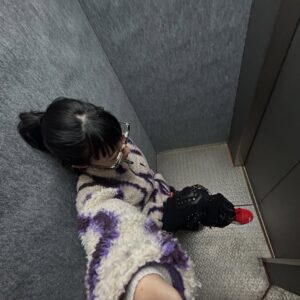 Moeka Shiotsuka Instagram - 12月、もうすこし
まほうがつかえるの衣装、ヘアメイクお気に入り
昼間から飲むワイン
旅行に行きたくなる映画
記憶のない動画だけどなんかめちゃ面白い
奇跡のバナナクレープ
半袖でカレー食べる天使たち
買った機材たち、説明書読みながらトライする時間
ロンドンで買ったスウェット
"パイオニア"会議　with @yukinaimafuku 
リファレンス
自撮りやってみる①
自撮りやってみる②
撮影後みんなでまーらーたん
永遠につまらないけど頑張ってくれる一発ギャグの人
ヘプバーン
4人の箸置きを積み上げる　@babajijihouse 
かわいすぎてたべられない方々
クリスマスの事務所
ゆりかBDケーキの要
そして今日レディクレ

たまには振り返ってみました
10月、11月も振り返りたい
間に合う？