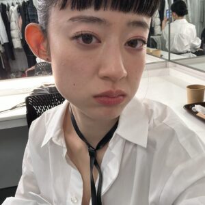 Moeka Shiotsuka Instagram - 12月、もうすこし
まほうがつかえるの衣装、ヘアメイクお気に入り
昼間から飲むワイン
旅行に行きたくなる映画
記憶のない動画だけどなんかめちゃ面白い
奇跡のバナナクレープ
半袖でカレー食べる天使たち
買った機材たち、説明書読みながらトライする時間
ロンドンで買ったスウェット
"パイオニア"会議　with @yukinaimafuku 
リファレンス
自撮りやってみる①
自撮りやってみる②
撮影後みんなでまーらーたん
永遠につまらないけど頑張ってくれる一発ギャグの人
ヘプバーン
4人の箸置きを積み上げる　@babajijihouse 
かわいすぎてたべられない方々
クリスマスの事務所
ゆりかBDケーキの要
そして今日レディクレ

たまには振り返ってみました
10月、11月も振り返りたい
間に合う？