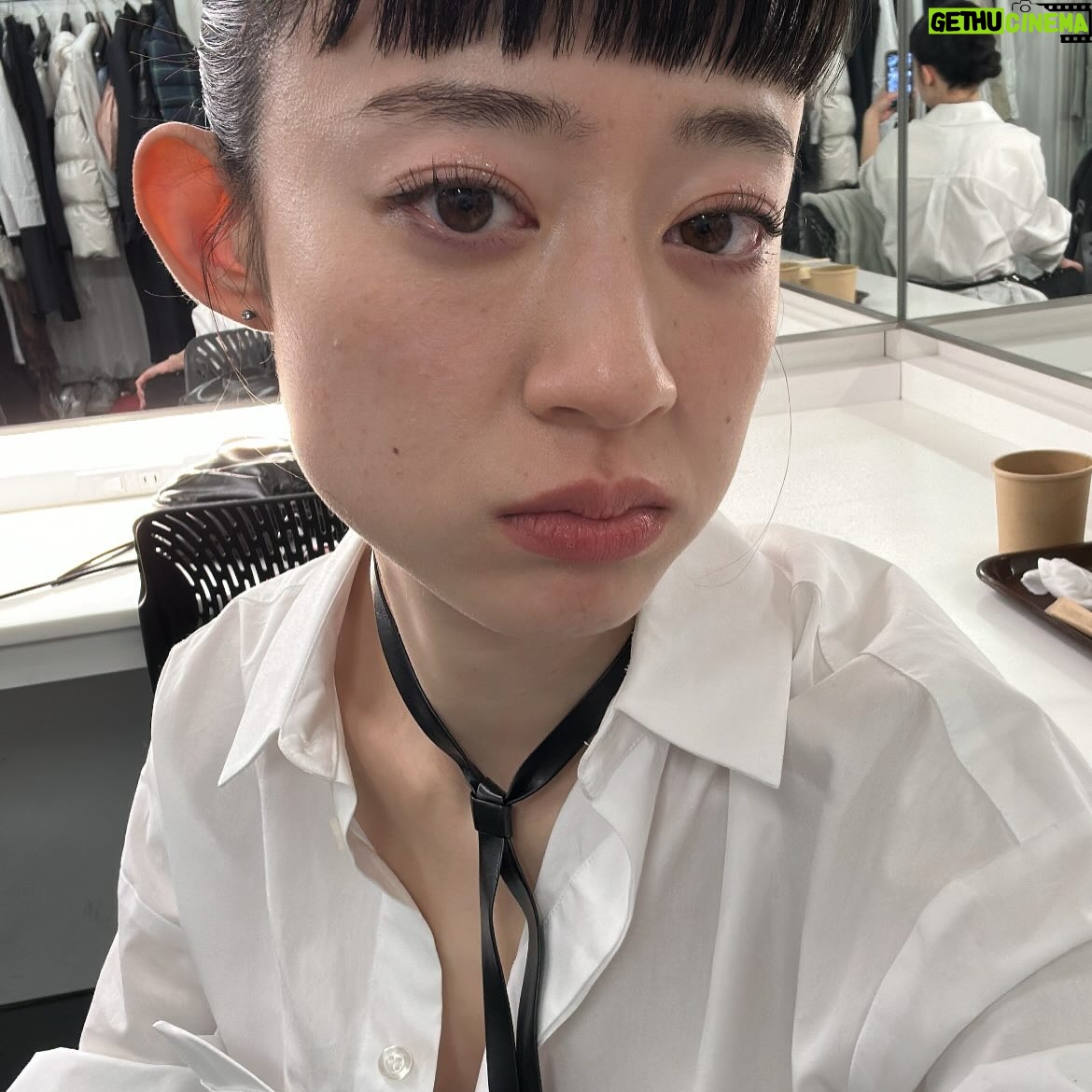Moeka Shiotsuka - 21.9K Likes - 12月、もうすこし
まほうがつかえるの衣装、ヘアメイクお気に入り
昼間から飲むワイン
旅行に行きたくなる映画
記憶のない動画だけどなんかめちゃ面白い
奇跡のバナナクレープ
半袖でカレー食べる天使たち
買った機材たち、説明書読みながらトライする時間
ロンドンで買ったスウェット
"パイオニア"会議　with @yukinaimafuku 
リファレンス
自撮りやってみる①
自撮りやってみる②
撮影後みんなでまーらーたん
永遠につまらないけど頑張ってくれる一発ギャグの人
ヘプバーン
4人の箸置きを積み上げる　@babajijihouse 
かわいすぎてたべられない方々
クリスマスの事務所
ゆりかBDケーキの要
そして今日レディクレ

たまには振り返ってみました
10月、11月も振り返りたい
間に合う？