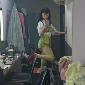 Moeka Shiotsuka Instagram - 12月、もうすこし
まほうがつかえるの衣装、ヘアメイクお気に入り
昼間から飲むワイン
旅行に行きたくなる映画
記憶のない動画だけどなんかめちゃ面白い
奇跡のバナナクレープ
半袖でカレー食べる天使たち
買った機材たち、説明書読みながらトライする時間
ロンドンで買ったスウェット
"パイオニア"会議　with @yukinaimafuku 
リファレンス
自撮りやってみる①
自撮りやってみる②
撮影後みんなでまーらーたん
永遠につまらないけど頑張ってくれる一発ギャグの人
ヘプバーン
4人の箸置きを積み上げる　@babajijihouse 
かわいすぎてたべられない方々
クリスマスの事務所
ゆりかBDケーキの要
そして今日レディクレ

たまには振り返ってみました
10月、11月も振り返りたい
間に合う？