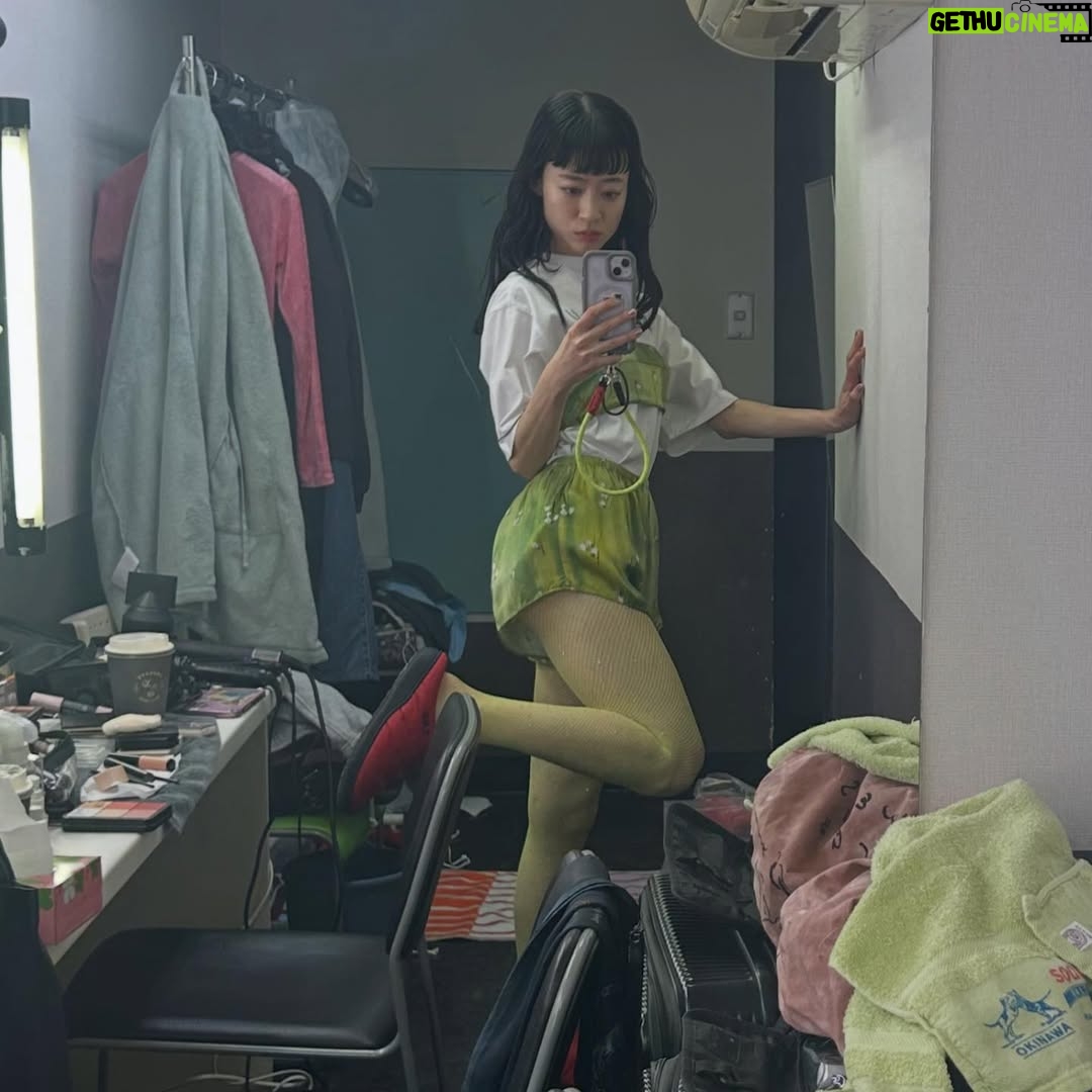 Moeka Shiotsuka - 21.9K Likes - 12月、もうすこし
まほうがつかえるの衣装、ヘアメイクお気に入り
昼間から飲むワイン
旅行に行きたくなる映画
記憶のない動画だけどなんかめちゃ面白い
奇跡のバナナクレープ
半袖でカレー食べる天使たち
買った機材たち、説明書読みながらトライする時間
ロンドンで買ったスウェット
"パイオニア"会議　with @yukinaimafuku 
リファレンス
自撮りやってみる①
自撮りやってみる②
撮影後みんなでまーらーたん
永遠につまらないけど頑張ってくれる一発ギャグの人
ヘプバーン
4人の箸置きを積み上げる　@babajijihouse 
かわいすぎてたべられない方々
クリスマスの事務所
ゆりかBDケーキの要
そして今日レディクレ

たまには振り返ってみました
10月、11月も振り返りたい
間に合う？