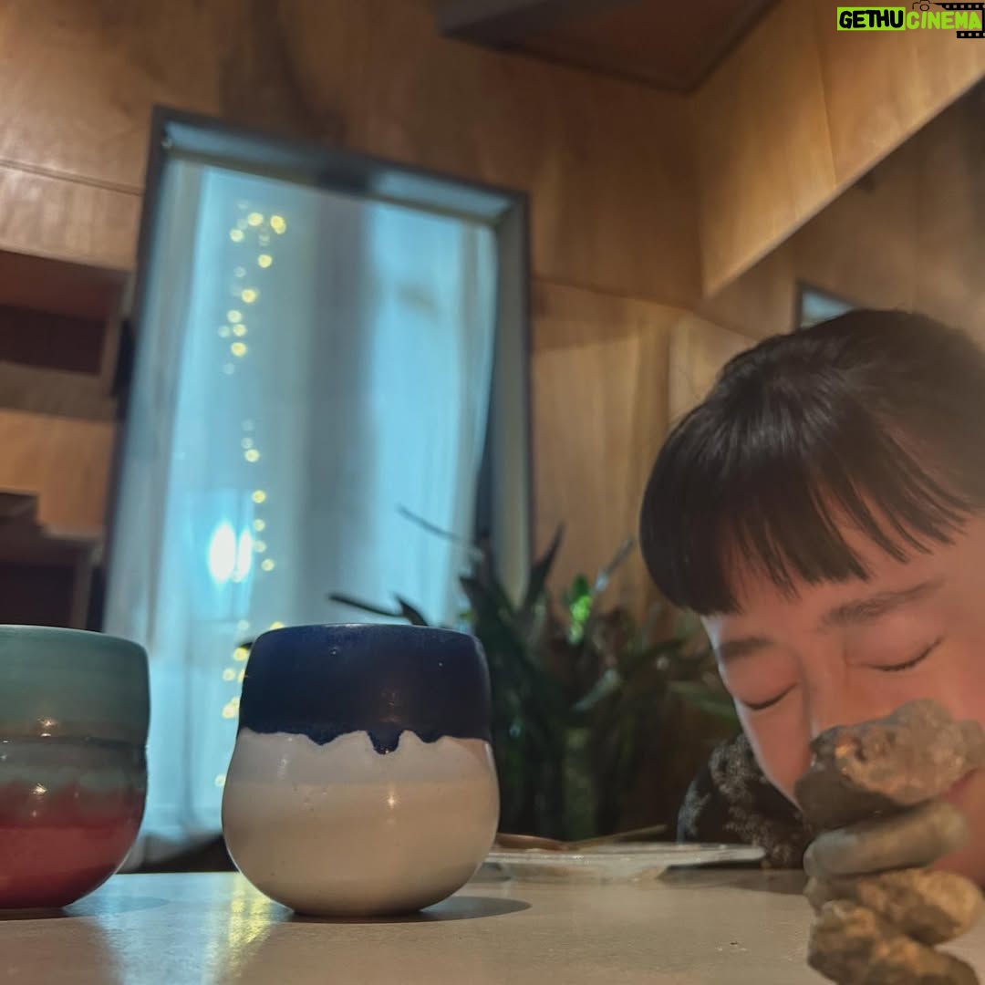 Moeka Shiotsuka - 21.9K Likes - 12月、もうすこし
まほうがつかえるの衣装、ヘアメイクお気に入り
昼間から飲むワイン
旅行に行きたくなる映画
記憶のない動画だけどなんかめちゃ面白い
奇跡のバナナクレープ
半袖でカレー食べる天使たち
買った機材たち、説明書読みながらトライする時間
ロンドンで買ったスウェット
"パイオニア"会議　with @yukinaimafuku 
リファレンス
自撮りやってみる①
自撮りやってみる②
撮影後みんなでまーらーたん
永遠につまらないけど頑張ってくれる一発ギャグの人
ヘプバーン
4人の箸置きを積み上げる　@babajijihouse 
かわいすぎてたべられない方々
クリスマスの事務所
ゆりかBDケーキの要
そして今日レディクレ

たまには振り返ってみました
10月、11月も振り返りたい
間に合う？