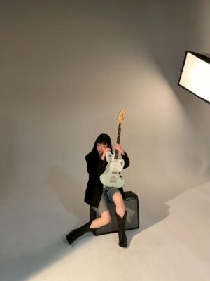 Moeka Shiotsuka Instagram - happy birthday〰️〰️
わたしの名前のギター🦋.*˚

ギター始めるひとの最初の一本になれたり
長く大切にしてもらえたりしたらうれしいな 

ラストはﾊﾙﾐﾔのブランド @heap.underwear のパンツひもをチラ見せしたい動画🩲

thankyou ♡
@fender_jp 
@hug_inc 
@hahaharu777 
@38uia 
@goldstep 
@kaoruwtnb 
@kikamkn 

@kanakosakai_official 
@rokumeican_koenji 
@fernweh__jp