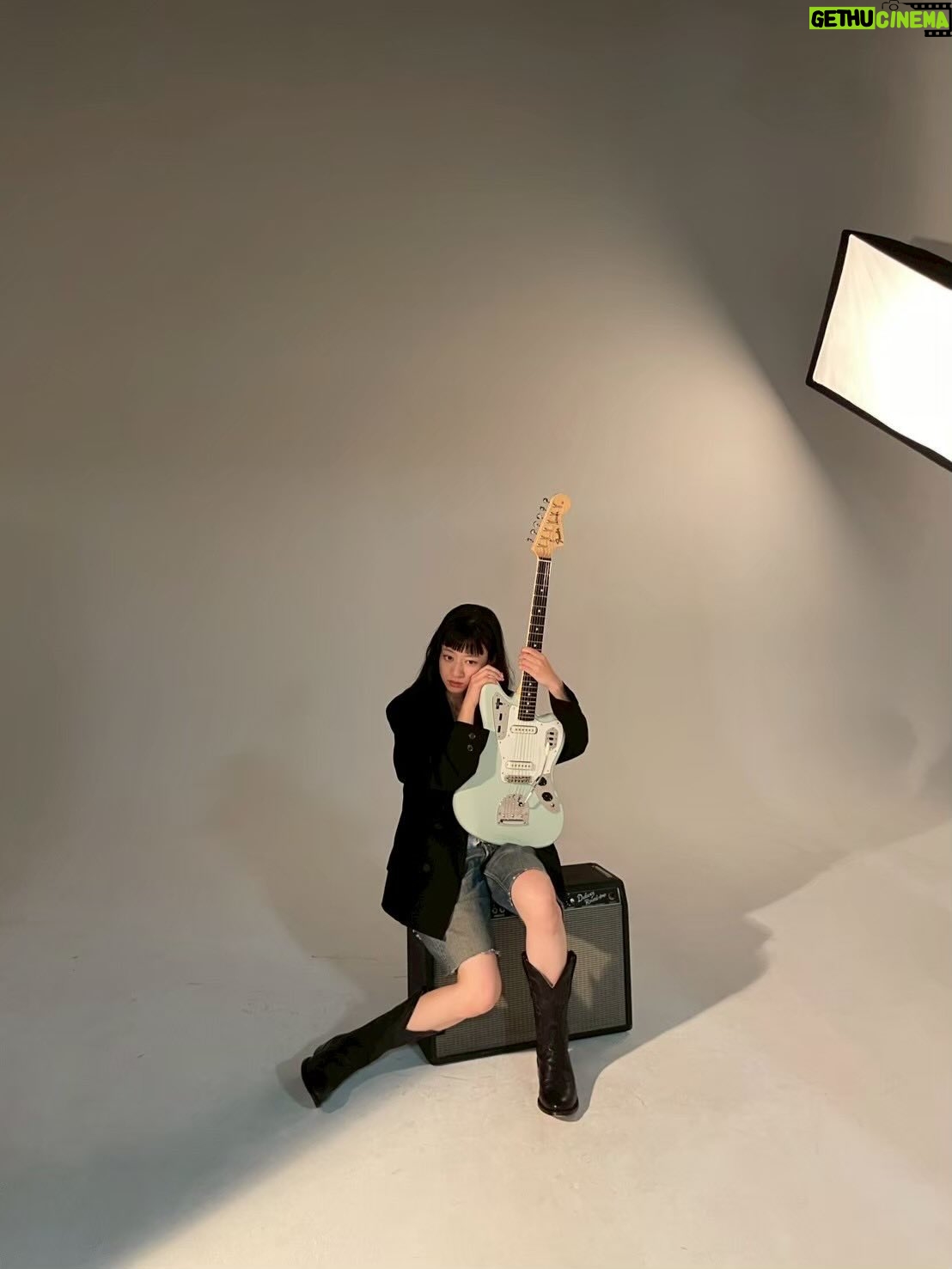 Moeka Shiotsuka - 21.6K Likes - happy birthday〰️〰️
わたしの名前のギター🦋.*˚

ギター始めるひとの最初の一本になれたり
長く大切にしてもらえたりしたらうれしいな 

ラストはﾊﾙﾐﾔのブランド @heap.underwear のパンツひもをチラ見せしたい動画🩲

thankyou ♡
@fender_jp 
@hug_inc 
@hahaharu777 
@38uia 
@goldstep 
@kaoruwtnb 
@kikamkn 

@kanakosakai_official 
@rokumeican_koenji 
@fernweh__jp