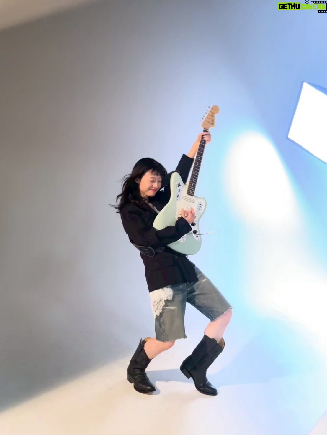Moeka Shiotsuka - 21.6K Likes - happy birthday〰️〰️
わたしの名前のギター🦋.*˚

ギター始めるひとの最初の一本になれたり
長く大切にしてもらえたりしたらうれしいな 

ラストはﾊﾙﾐﾔのブランド @heap.underwear のパンツひもをチラ見せしたい動画🩲

thankyou ♡
@fender_jp 
@hug_inc 
@hahaharu777 
@38uia 
@goldstep 
@kaoruwtnb 
@kikamkn 

@kanakosakai_official 
@rokumeican_koenji 
@fernweh__jp
