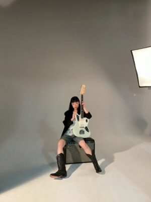 Moeka Shiotsuka Instagram - happy birthday〰️〰️
わたしの名前のギター🦋.*˚

ギター始めるひとの最初の一本になれたり
長く大切にしてもらえたりしたらうれしいな 

ラストはﾊﾙﾐﾔのブランド @heap.underwear のパンツひもをチラ見せしたい動画🩲

thankyou ♡
@fender_jp 
@hug_inc 
@hahaharu777 
@38uia 
@goldstep 
@kaoruwtnb 
@kikamkn 

@kanakosakai_official 
@rokumeican_koenji 
@fernweh__jp