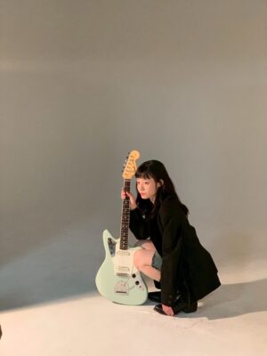 Moeka Shiotsuka Instagram - happy birthday〰️〰️
わたしの名前のギター🦋.*˚

ギター始めるひとの最初の一本になれたり
長く大切にしてもらえたりしたらうれしいな 

ラストはﾊﾙﾐﾔのブランド @heap.underwear のパンツひもをチラ見せしたい動画🩲

thankyou ♡
@fender_jp 
@hug_inc 
@hahaharu777 
@38uia 
@goldstep 
@kaoruwtnb 
@kikamkn 

@kanakosakai_official 
@rokumeican_koenji 
@fernweh__jp
