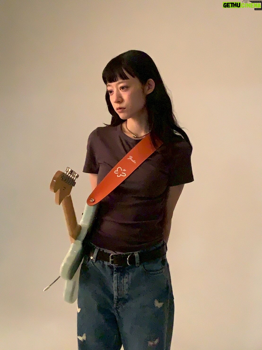 Moeka Shiotsuka - 21.6K Likes - happy birthday〰️〰️
わたしの名前のギター🦋.*˚

ギター始めるひとの最初の一本になれたり
長く大切にしてもらえたりしたらうれしいな 

ラストはﾊﾙﾐﾔのブランド @heap.underwear のパンツひもをチラ見せしたい動画🩲

thankyou ♡
@fender_jp 
@hug_inc 
@hahaharu777 
@38uia 
@goldstep 
@kaoruwtnb 
@kikamkn 

@kanakosakai_official 
@rokumeican_koenji 
@fernweh__jp