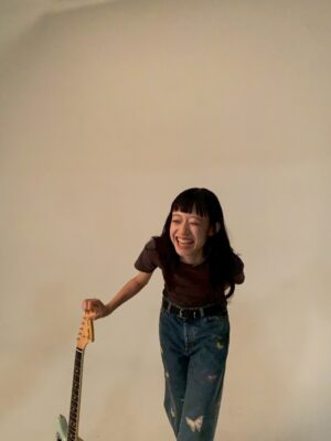 Moeka Shiotsuka Instagram - happy birthday〰️〰️
わたしの名前のギター🦋.*˚

ギター始めるひとの最初の一本になれたり
長く大切にしてもらえたりしたらうれしいな 

ラストはﾊﾙﾐﾔのブランド @heap.underwear のパンツひもをチラ見せしたい動画🩲

thankyou ♡
@fender_jp 
@hug_inc 
@hahaharu777 
@38uia 
@goldstep 
@kaoruwtnb 
@kikamkn 

@kanakosakai_official 
@rokumeican_koenji 
@fernweh__jp
