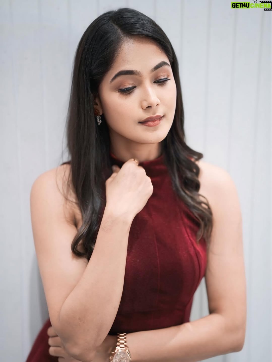 Mokshitha Pai - 58.6K Likes - Simply Maroon 🤩

MUA @makeoverwithtara_raam 
Hair @makeoverby_kusumakashyap 
Beautifully shot @rithi__photography 

#nimmamokshithapai #mokshi #fyp