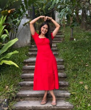 Mokshitha Pai Instagram - Hello , new beginnings 😊
#nimmamokshithapai #mokshi #newyear2026