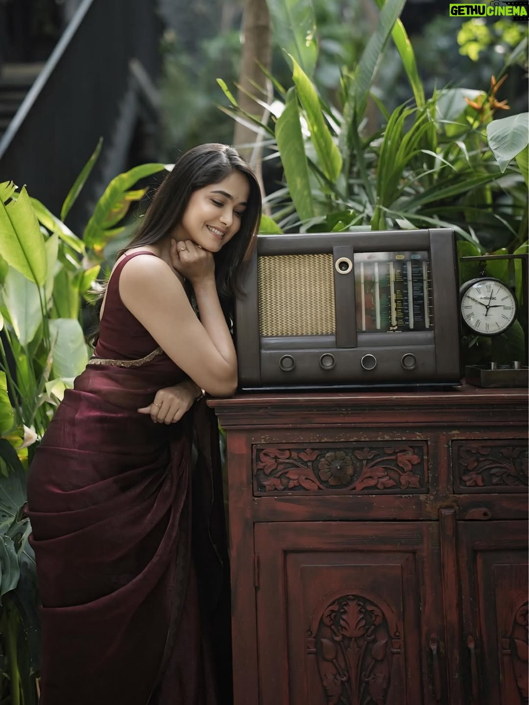 Mokshitha Pai - 73.5K Likes - Instead of focusing on how much you can accomplish, focus on how much you can absolutely love what you’re doing 😄

Lovely saree @cute_in_saree 
Blouse @advayabangalore 
MUA @makeoverwithtara_raam 
Hair @makeoverby_kusumakashyap 
Beautifully shot @rithi__photography 

#nimmamokshithapai #mokshi