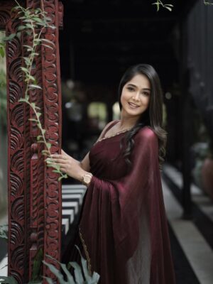 Mokshitha Pai Instagram - Instead of focusing on how much you can accomplish, focus on how much you can absolutely love what you’re doing 😄
Lovely saree @cute_in_saree
Blouse @advayabangalore
MUA @makeoverwithtara_raam
Hair @makeoverby_kusumakashyap
Beautifully shot @rithi__photography
#nimmamokshithapai #mokshi