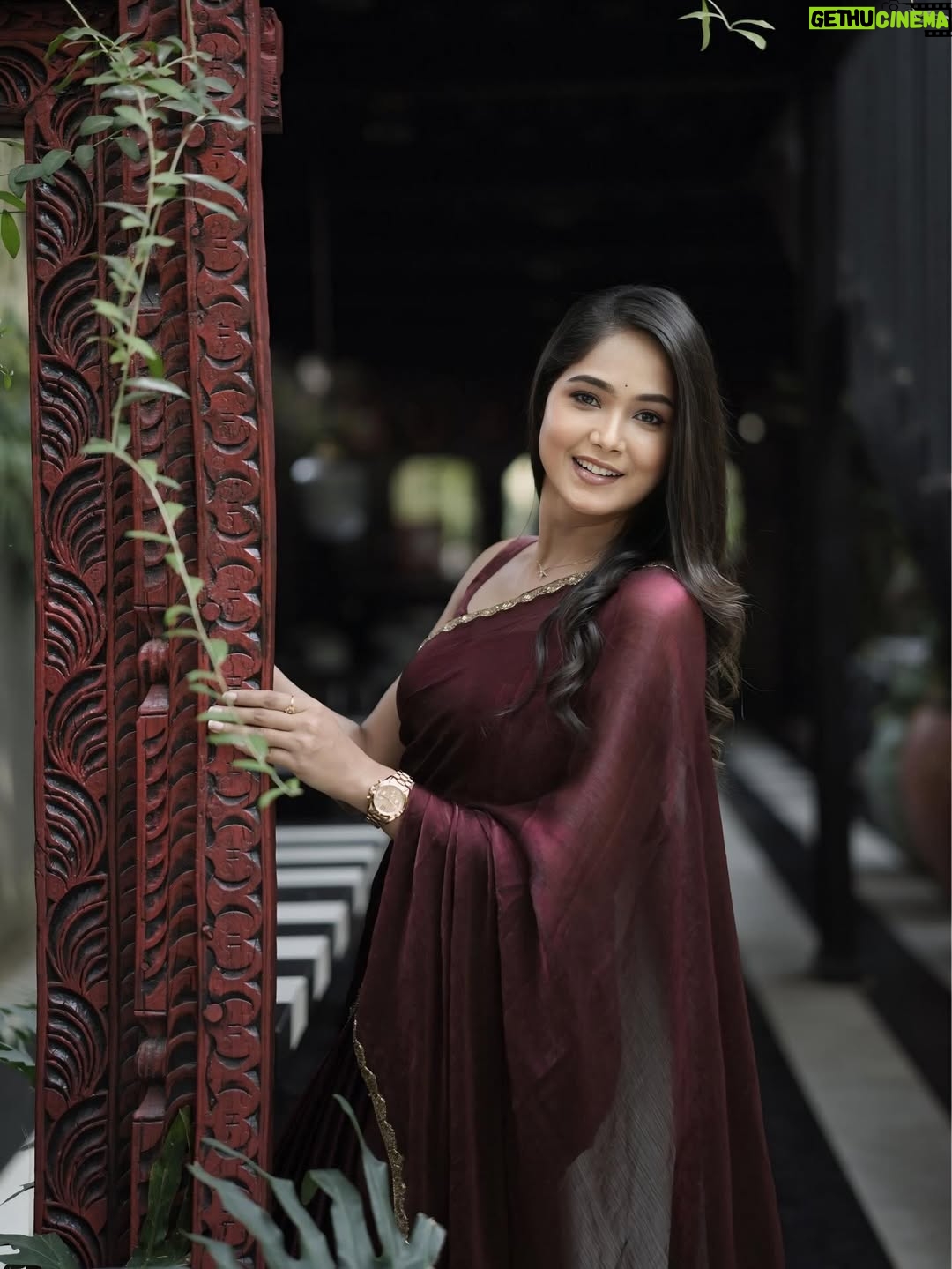 Mokshitha Pai - 73.5K Likes - Instead of focusing on how much you can accomplish, focus on how much you can absolutely love what you’re doing 😄

Lovely saree @cute_in_saree 
Blouse @advayabangalore 
MUA @makeoverwithtara_raam 
Hair @makeoverby_kusumakashyap 
Beautifully shot @rithi__photography 

#nimmamokshithapai #mokshi