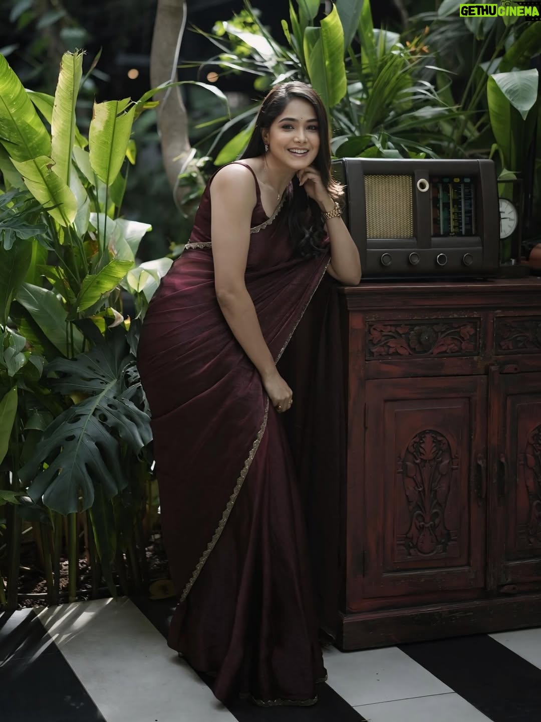 Mokshitha Pai - 73.5K Likes - Instead of focusing on how much you can accomplish, focus on how much you can absolutely love what you’re doing 😄

Lovely saree @cute_in_saree 
Blouse @advayabangalore 
MUA @makeoverwithtara_raam 
Hair @makeoverby_kusumakashyap 
Beautifully shot @rithi__photography 

#nimmamokshithapai #mokshi