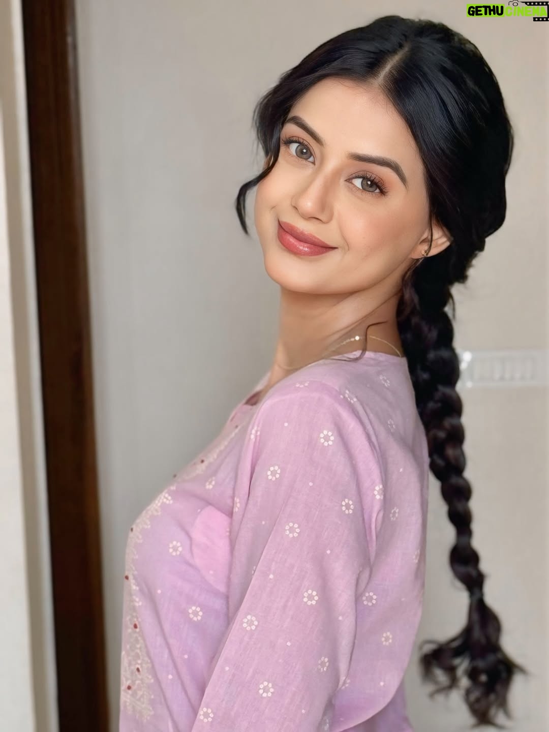 Molina Sodhi - 669 Likes - Her aura is made of poetry, roses and galaxies ❤️

Mua & Hair: @mandymakeovers