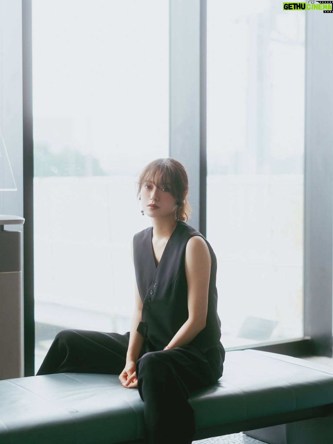Momoko Tanabe - 11.4K Likes - 遅くなってしまいましたが
web連載 『わたしのone color』　第11話に
登場しています
⁡
私の大切なお守りリップを使って、素敵すぎるヘアメイクと衣裳を纏いました
たのしかったぁ🫧
⁡
記事にもアザーカットいっぱい
ぜひご覧ください🫶🏻
⁡
⁡
#わたしのonecolor
#pr