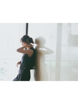 Momoko Tanabe Instagram - 遅くなってしまいましたが
web連載 『わたしのone color』　第11話に
登場しています
⁡
私の大切なお守りリップを使って、素敵すぎるヘアメイクと衣裳を纏いました
たのしかったぁ🫧
⁡
記事にもアザーカットいっぱい
ぜひご覧ください🫶🏻
⁡
⁡
#わたしのonecolor
#pr
