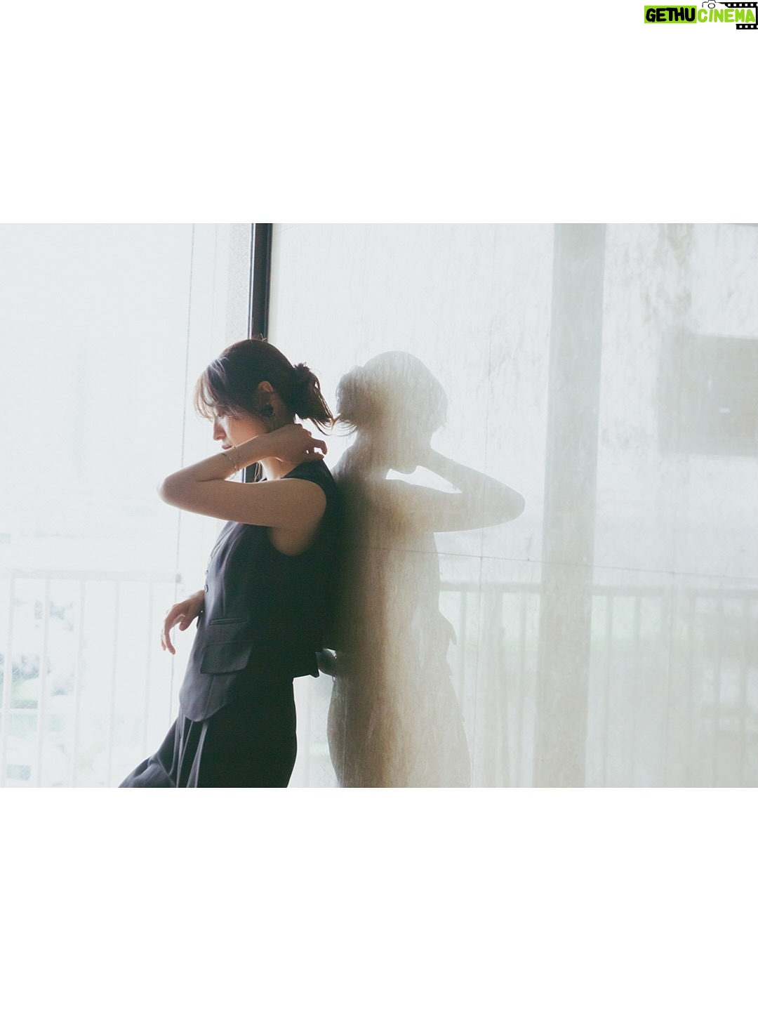 Momoko Tanabe - 11.4K Likes - 遅くなってしまいましたが
web連載 『わたしのone color』　第11話に
登場しています
⁡
私の大切なお守りリップを使って、素敵すぎるヘアメイクと衣裳を纏いました
たのしかったぁ🫧
⁡
記事にもアザーカットいっぱい
ぜひご覧ください🫶🏻
⁡
⁡
#わたしのonecolor
#pr