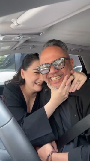 Mona Ratuliu Instagram - Kira2 jurus ini manjur gak ya kalo uang bulanan telat?? 🤔😍

Udh ada yang pernah nyobain blm gaes ? Sharing dong..

#yandabunda #brascosfamily #banyolanyandabunda