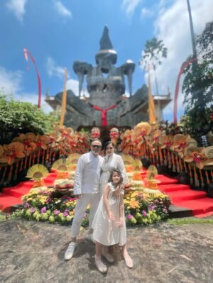 Mona Ratuliu Instagram - “ Jadi Nio kapan nyusul?”. Kita disini untuk melihat @antonioblancojr bosen ditanya org2 😂😂😂. 

Selamat ya @fortuniablanco @dale_dale99 happily ever after 💕💕💕