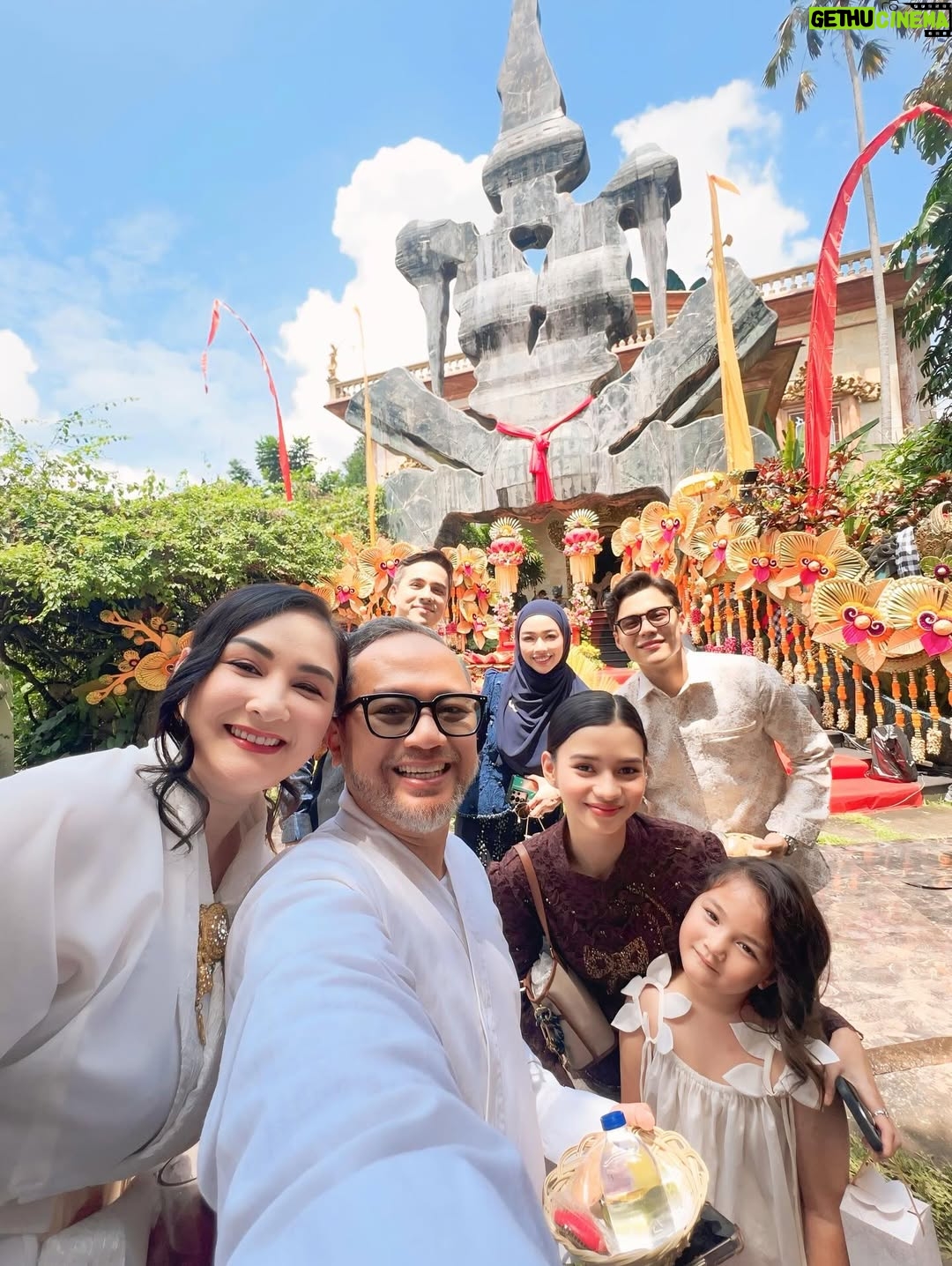 Mona Ratuliu - 10.6K Likes - “ Jadi Nio kapan nyusul?”. Kita disini untuk melihat @antonioblancojr bosen ditanya org2 😂😂😂. 

Selamat ya @fortuniablanco @dale_dale99 happily ever after 💕💕💕
