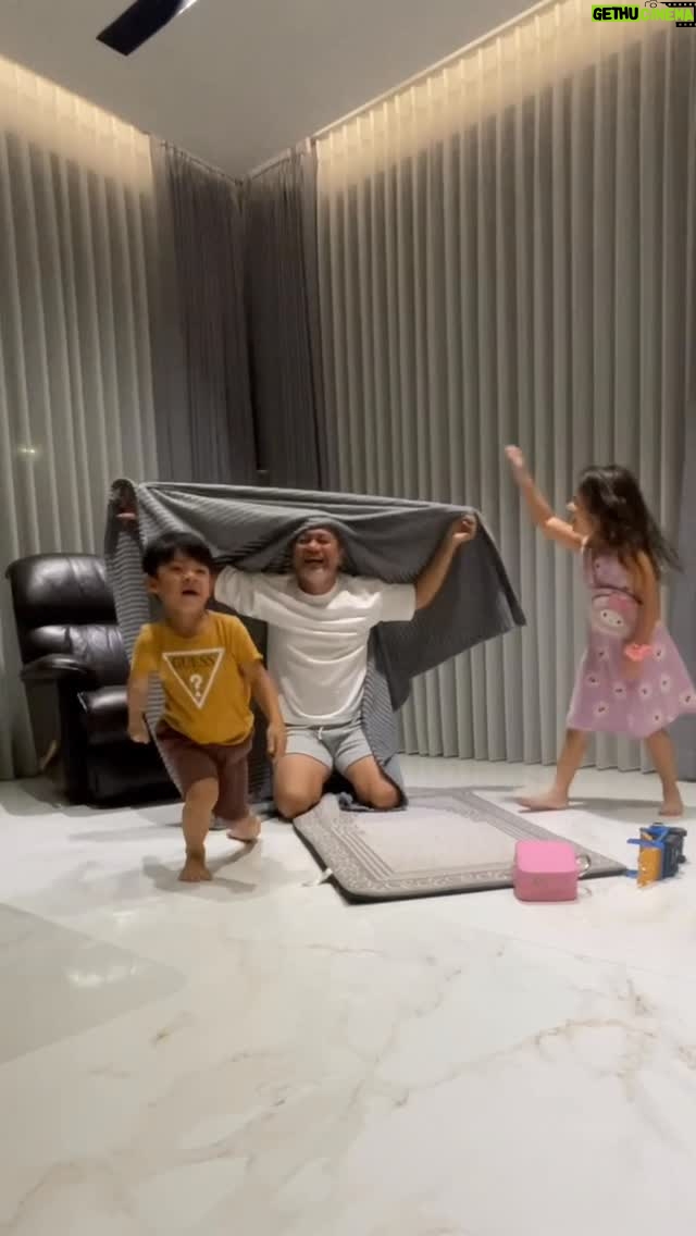 Mona Ratuliu - 11.9K Likes - Yaa beginilah nasib bapaks 51 th masih punya 2 bocah, biar banyak yg ngira ngemong cucu, yang penting gak boleh cepet tua, harus seger waras..
Bismilla tahes terus.. aamiin 🤲

#ceritanumadanbalint #brascosfamily