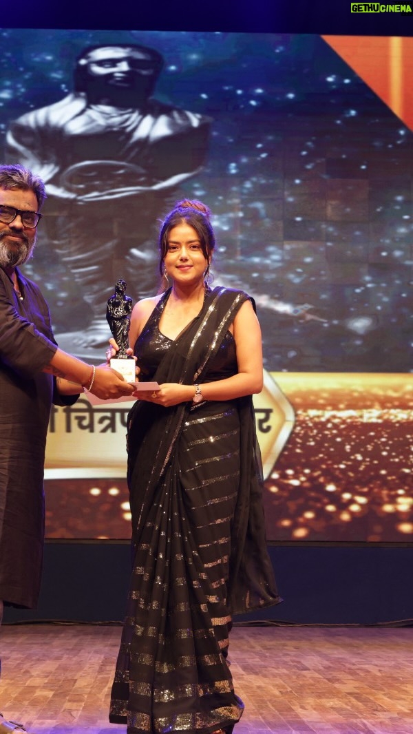 Monalisa Bagal - 0.9K Likes - “सर्वोत्कृष्ट अभिनेत्री – मातृभाषा सन्मान २०२३ 🏆🙏
#Bestactress
‘रवरंभा’ या चित्रपटासाठी मिळालेला हा सन्मान माझ्या अभिनय प्रवासातील एक अतिशय भावनिक आणि अभिमानास्पद क्षण आहे.

ही केवळ माझी नव्हे, तर प्रत्येक प्रेक्षकाच्या प्रेमाची आणि विश्वासाची जिंकलेली ट्रॉफी आहे.

तुमच्या प्रेमासाठी, आशीर्वादासाठी आणि पाठिंब्यासाठी मनापासून धन्यवाद! ❤️

अजून उत्तम कथा, दमदार भूमिका आणि तुमचं न संपणारं प्रेम घेऊन येतेय… लवकरच!

– मोनालिसा बागल 💫” 
@apurvanemlekarofficial 
@sanjaysjadhav 
@santoshjuvekar12 
@mirsarwar 
@ashwinibagal_official 
@anupjagdale_official 
@anvayandy 
@amitrajmusic 
@adarshshinde 
@delightful_you_ 
.
.
.
.
#मोनालिसाबागल #Raavrambha #रावऱंभा #सर्वोत्कृष्टअभिनेत्री #MatrubhashaSanman2023 #MarathiCinema #MarathiActress #AwardWinningPerformance #ProudMarathi #MonalisaOnTop #ExploreMarathi #ActressWithGrace #MarathiStar #MarathiFilmIndustry #ViralReelsMarathi #MonalisaBagal #RaavrambhaActress