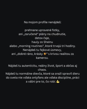 Monika Chochlíková Instagram - Nie som infuencerka. Som bojovníčka - v ringu aj mimo neho. No hlavne človek, ktorý verí, že sila sa nerodí v zrkadle ale v hlave.

Na mojom profile nenájdeš prehnane upravené fotky,
ani „zaručené“ plány na chudnutie, detox čaje, hauly zo Sheinu alebo „morning routines“, ktoré trvajú tri hodiny.
Nenájdeš tu fejkové úsmevy, ani „dobré ráno, krásky ☀️“ s krivou realitou za kamerou.

Nájdeš tu autenticitu, reálny život, nedokonalosť, šport a občas aj chaos.
Nájdeš tu normálne dievča, ktoré sa snaží spraviť dieru do sveta —
nie vďaka OnlyFans, ale vďaka disciplíne, práci a vášni pre to, čo robí. 💪