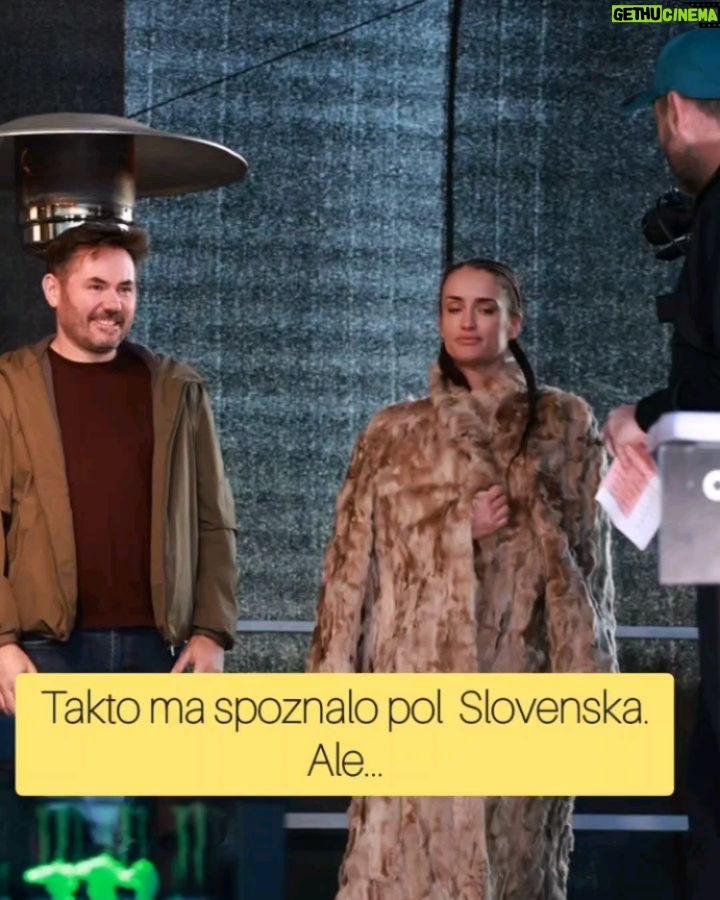 Monika Chochlíková - 15.1K Likes - Nie som infuencerka. Som bojovníčka - v ringu aj mimo neho. No hlavne človek, ktorý verí, že sila sa nerodí v zrkadle ale v hlave.

Na mojom profile nenájdeš prehnane upravené fotky,
ani „zaručené“ plány na chudnutie, detox čaje, hauly zo Sheinu alebo „morning routines“, ktoré trvajú tri hodiny.
Nenájdeš tu fejkové úsmevy, ani „dobré ráno, krásky ☀️“ s krivou realitou za kamerou.

Nájdeš tu autenticitu, reálny život, nedokonalosť, šport a občas aj chaos.
Nájdeš tu normálne dievča, ktoré sa snaží spraviť dieru do sveta —
nie vďaka OnlyFans, ale vďaka disciplíne, práci a vášni pre to, čo robí. 💪