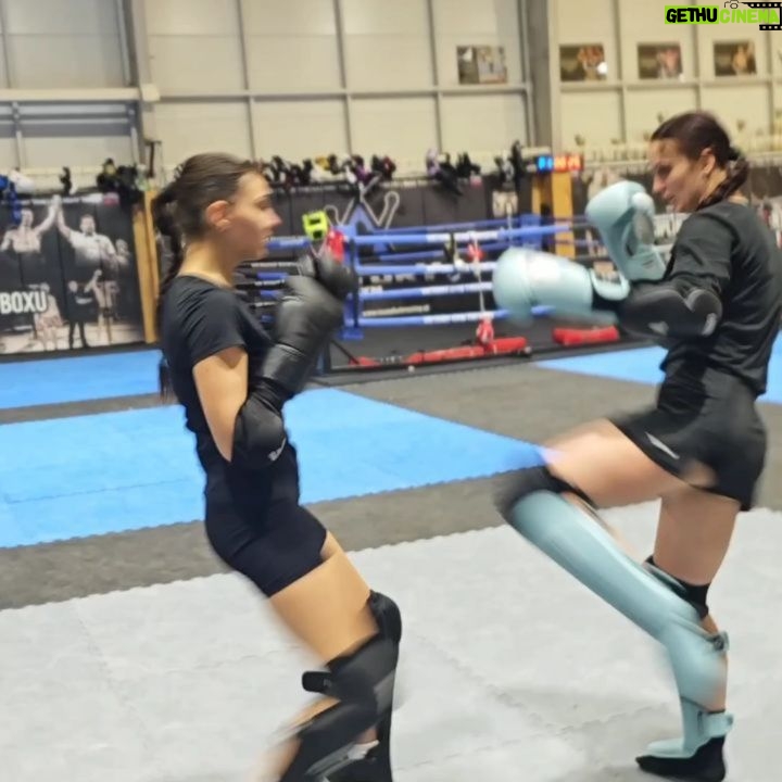 Monika Chochlíková - 3.4K Likes - Reaction drills to kicks 🔥

1. Reflex drill
2. Reaction drill to highkicks
3. Reaction drill to knees
4. Reaction drill to lowkicks
5. Reaction drill to middlekicks
6. Reaction drill to pushkicks

#Muaythai #Striking