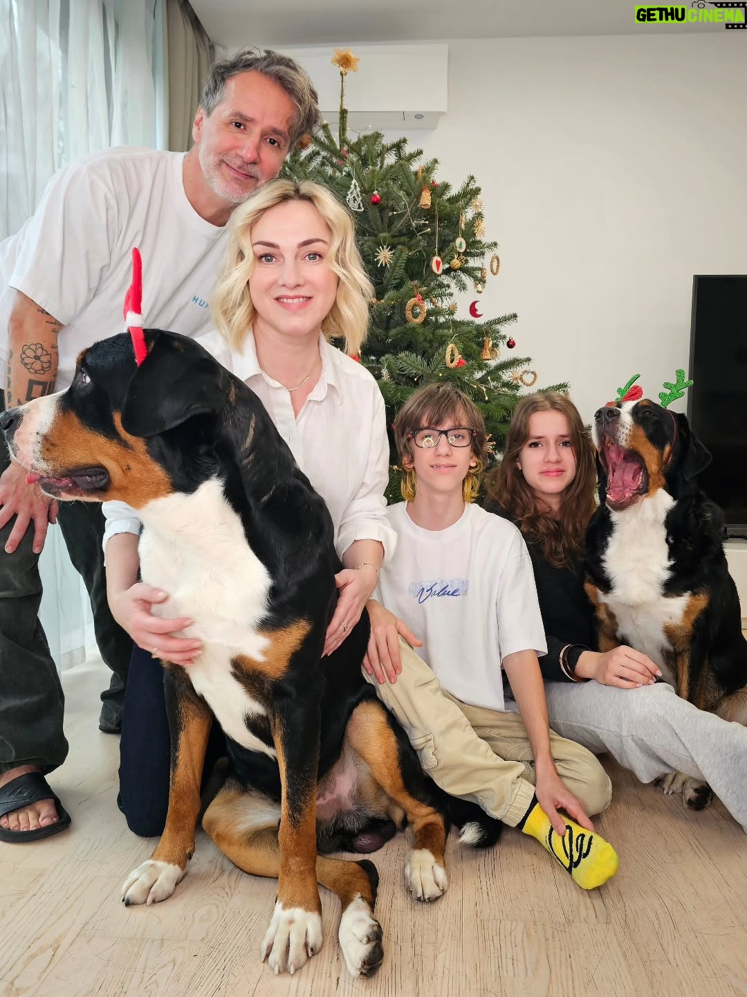 Monika Hilmerová - 6.7K Likes - Šťastné a veselé! 🎄❤️😘

#vianoce #rodina