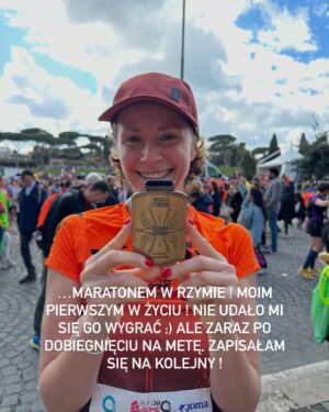 Monika Mrozowska Instagram - Nie wszytko musi wychodzić ;) Nie zawsze trzeba planować ;) Nie dajcie się przygnieść ciężarowi NOWOROCZNYCH POSTANOWIEŃ 😉 Będzie dobrze ! Zobaczycie ! Nawet jeśli 1.01 nie zaczniecie odhaczać punktów z listy … 
Niech Wam się szczęści kochani !