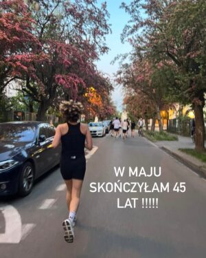 Monika Mrozowska Instagram - Nie wszytko musi wychodzić ;) Nie zawsze trzeba planować ;) Nie dajcie się przygnieść ciężarowi NOWOROCZNYCH POSTANOWIEŃ 😉 Będzie dobrze ! Zobaczycie ! Nawet jeśli 1.01 nie zaczniecie odhaczać punktów z listy … 
Niech Wam się szczęści kochani !