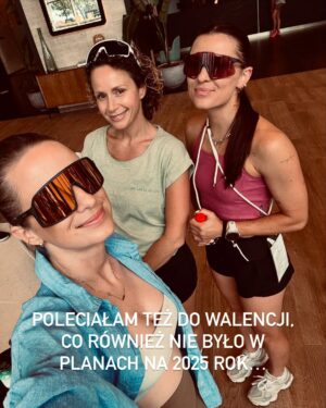 Monika Mrozowska Instagram - Nie wszytko musi wychodzić ;) Nie zawsze trzeba planować ;) Nie dajcie się przygnieść ciężarowi NOWOROCZNYCH POSTANOWIEŃ 😉 Będzie dobrze ! Zobaczycie ! Nawet jeśli 1.01 nie zaczniecie odhaczać punktów z listy … 
Niech Wam się szczęści kochani !