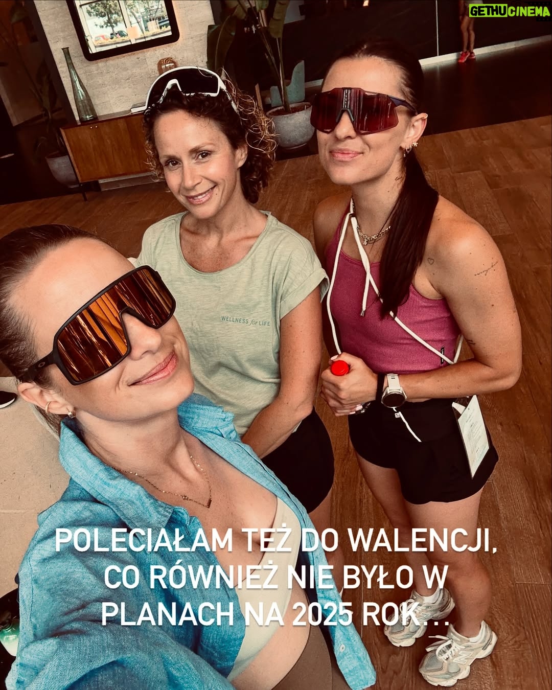 Monika Mrozowska - 1.5K Likes - Nie wszytko musi wychodzić ;) Nie zawsze trzeba planować ;) Nie dajcie się przygnieść ciężarowi NOWOROCZNYCH POSTANOWIEŃ 😉 Będzie dobrze ! Zobaczycie ! Nawet jeśli 1.01 nie zaczniecie odhaczać punktów z listy … 
Niech Wam się szczęści kochani !
