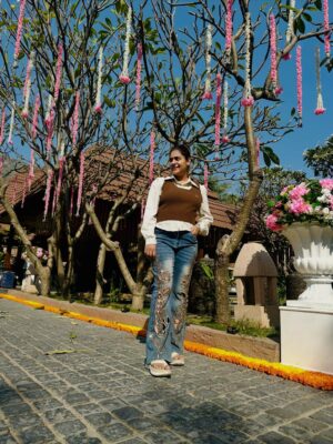 Monika Sharma Instagram - 365 New Chances To Shine ✨ HAPPY NEW YEAR 2026 to you and your family always stay blessed and keep rising 🌞

@monikasharma_official 

#monikasharma #monikasharmaofficial #newyear #2026 #firstpostof2026